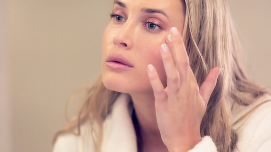 Francesca Aiello wearing summer natur...